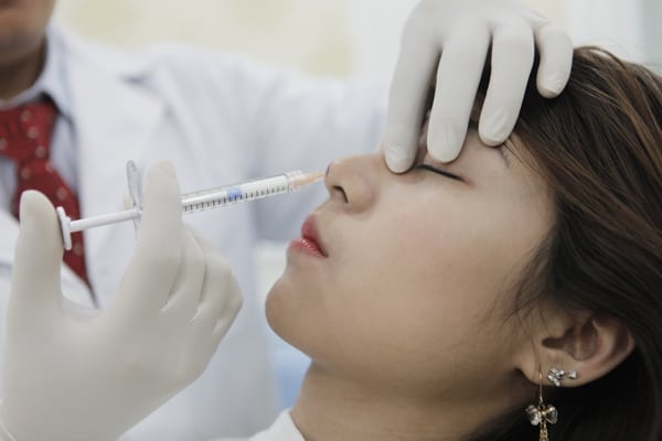 Tiêm filler nhẹ nhàng, an toàn và không hề gây đau đớn.