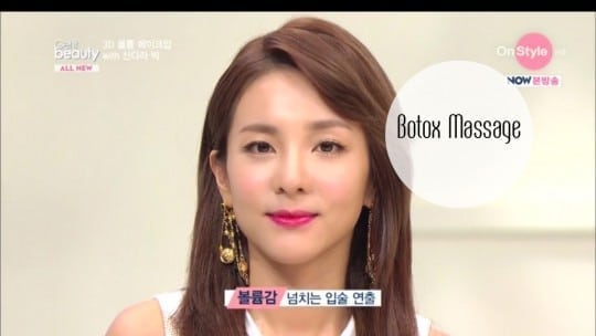 ''Botox Massage'' chính là bí quyết giữ da trẻ đẹp mịn màng theo chia sẻ của Sandara.