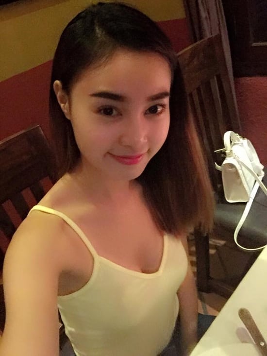 Lông mày đậm là điểm nhấn thường thấy trên khuôn mặt của Lan Ngọc.